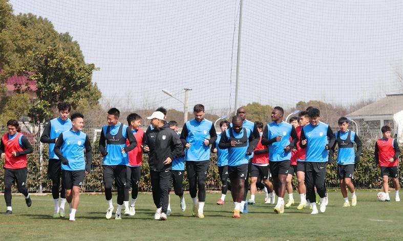 乐鱼官方网站-阿奇姆彭30号！英博30人名单出炉 主力恐无大连土著 前5轮争拿5分